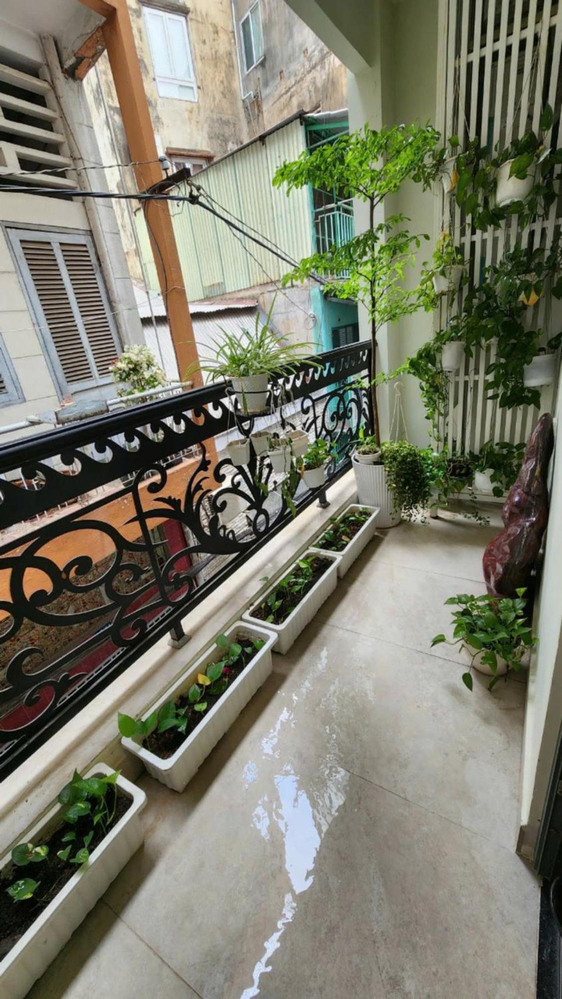 Khách sạn hẻo lánh Lalahouse Spring - Saigon Center *